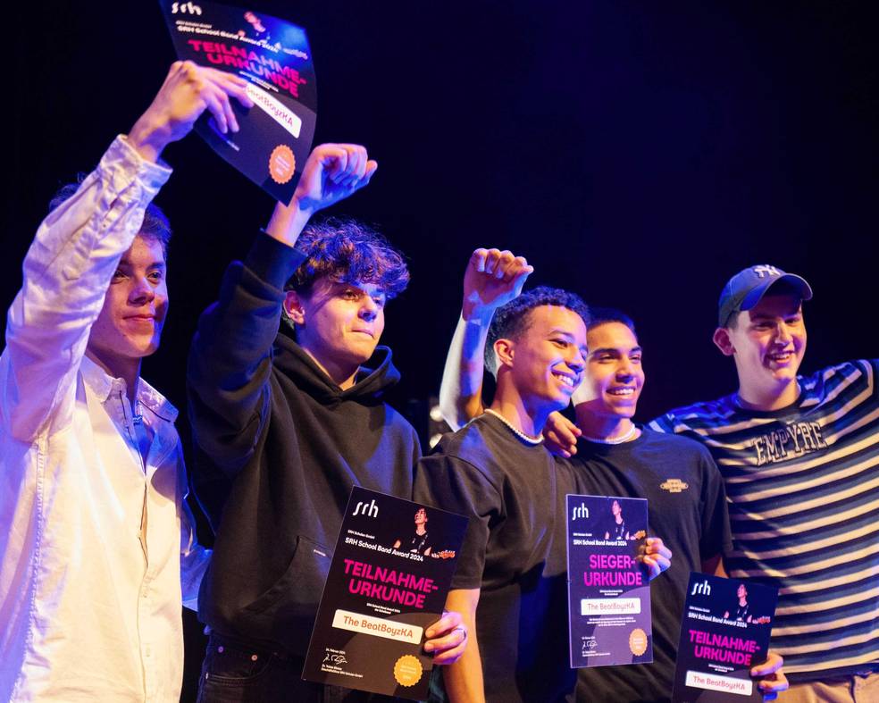 Die Siegerband TheBeatBoyz auf der Bühne beim Live-Konzert des SRH School Band Awards 2024