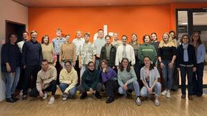 Gruppenbild der uns besuchenden Lehramtsstudierenden sowie Kolleg:innen unseres SRH-SHS-Schulteams.