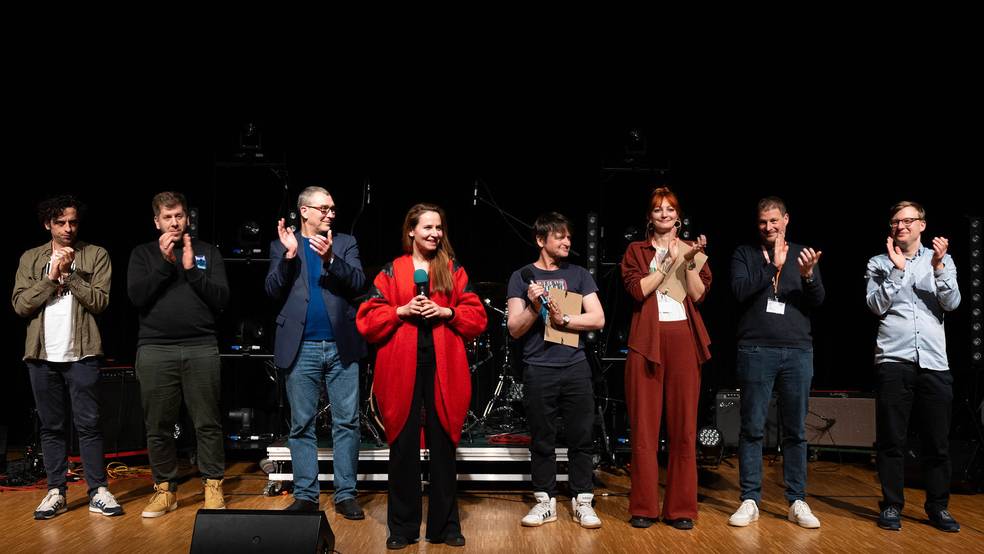 Die Jury auf der Bühne beim Live-Konzert des SRH School Band Awards 2024